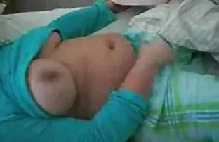 Une ado sexy se regarder gratuitement film porno fait lécher la chatte