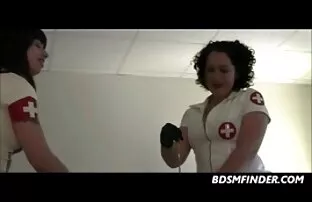 Lap dance et branlette d'une teen blonde regarder du porno gratuit sexy