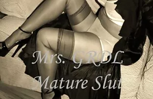 Une jeune blonde professionnelle écarte sa chatte extrait de film x en streaming rose au bureau