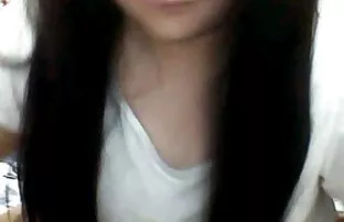 2 filles chaudes et un mec dans un trio films x gratuits sur internet