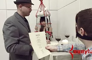 Une blonde sale baise et boit films x gratuits en streaming du sperme