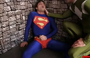 Une MILF japonaise suce une bite bien dure film porno en str