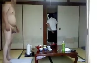 Je la frappe juste sur la film porno streaming gratuit table