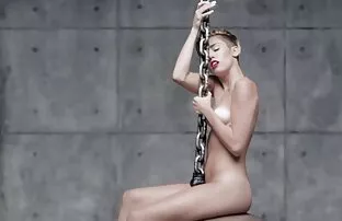 Blonde Girls Blowjob se termine par du sperme dans le nez film x gratuit en entier