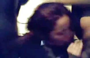 Blonde amateur jouant avec une énorme bite site film porno gratuit