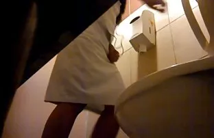 Une brune mature potelée se déshabille et film porno en français en streaming se masturbe sur le lit