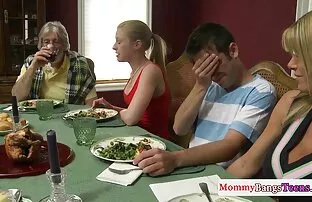 dans des filets de pêche, elle est film porno complet gratuit streaming excitée de baiser le talon