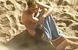 Mofos - Une brune à gros cul film porno en streaming francais montre son cul