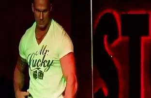 Un film adultes streaming médecin frappe son gros patient